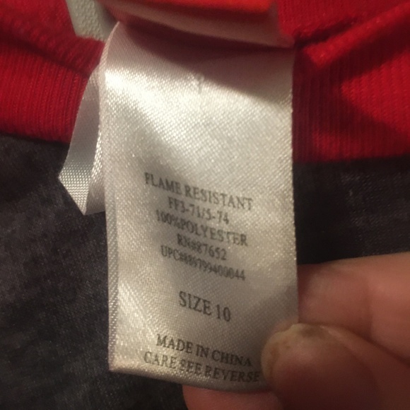 🎠🎄Tee-  $9 FIRM or buy two tees for a deal 5/$35* - Picture 2 of 4